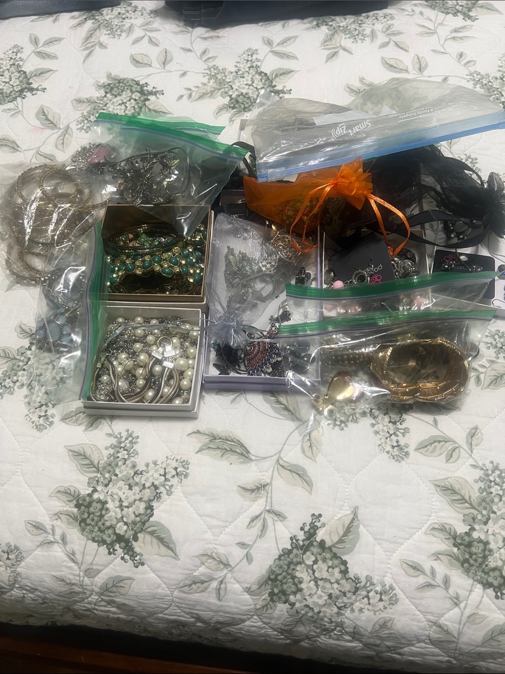 Assorted Women's Fashion Jewelry Lot - Gold & Silver Tones